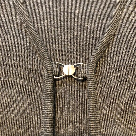 Carolyn Taylor Women's  Short Sleeve Knit Cardigan Top Clasp Size M Gray - Picture 4 of 5